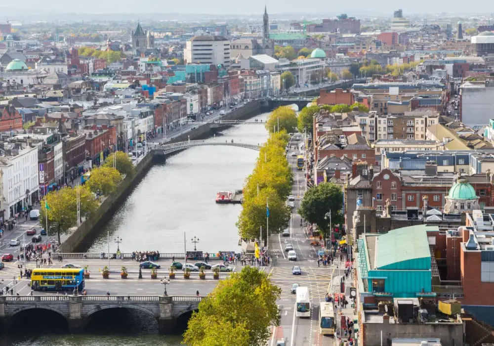 Ile trwa lot do Irlandii? Sprawdź czas lotu z różnych miast