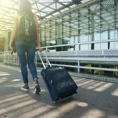 Walizka polipropylen czy poliwęglan - która jest bardziej trwała i lekka?