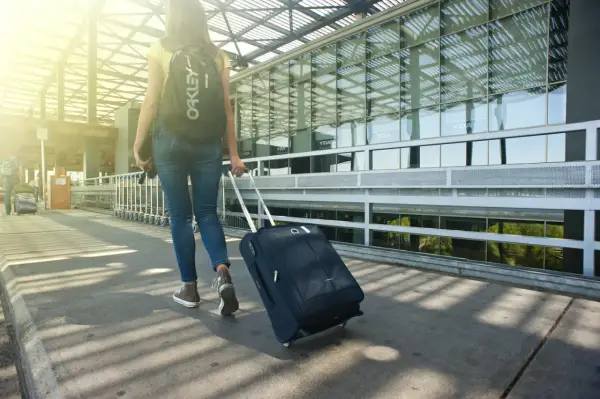 Walizka polipropylen czy poliwęglan - która jest bardziej trwała i lekka?